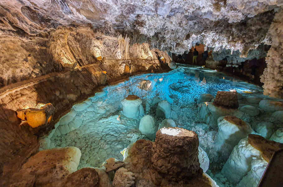 Huelva - Aracena 50 - gruta de Las Maravillas.jpg